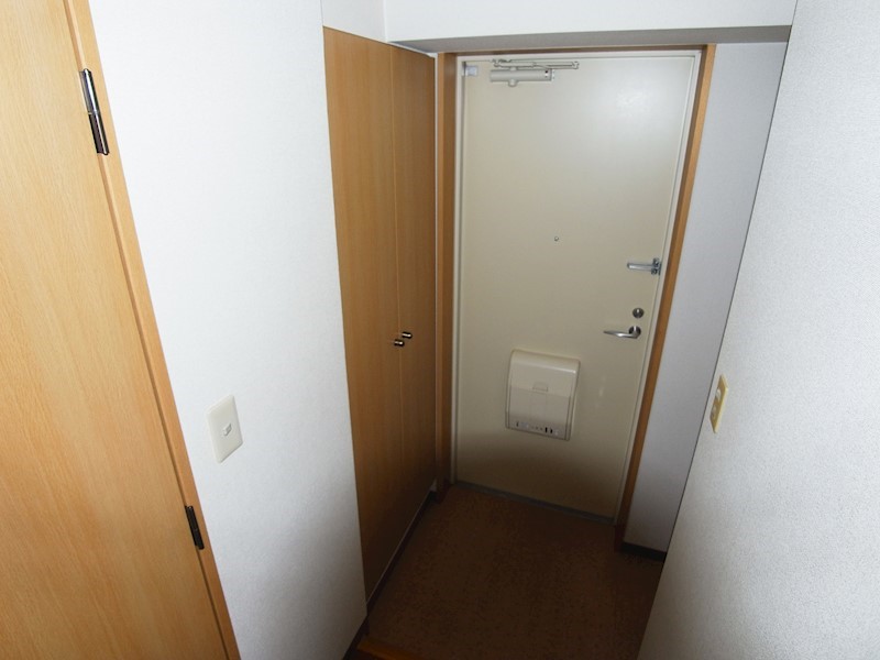 ハイネスコート 玄関