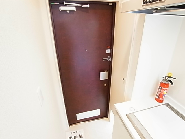 ダブルレインボー六実 玄関