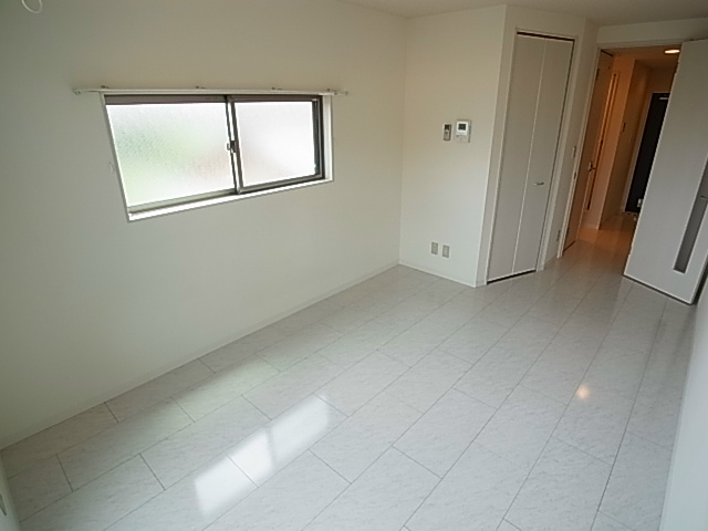 ダブルレインボー六実 リビング