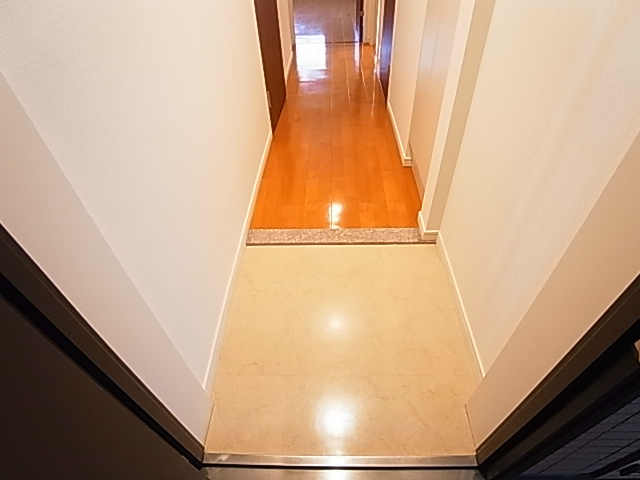 ソルヴェールレジデンス 玄関