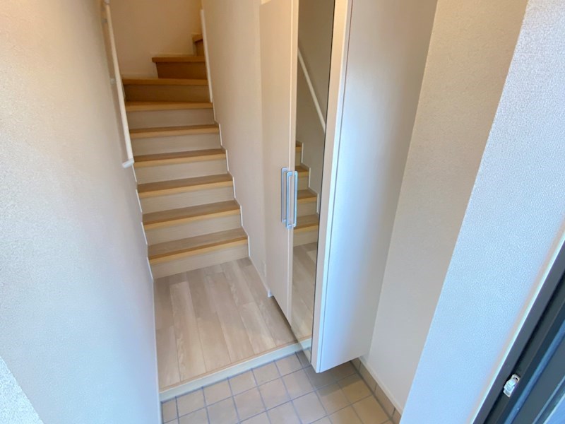 ヴィアンカーレA 玄関