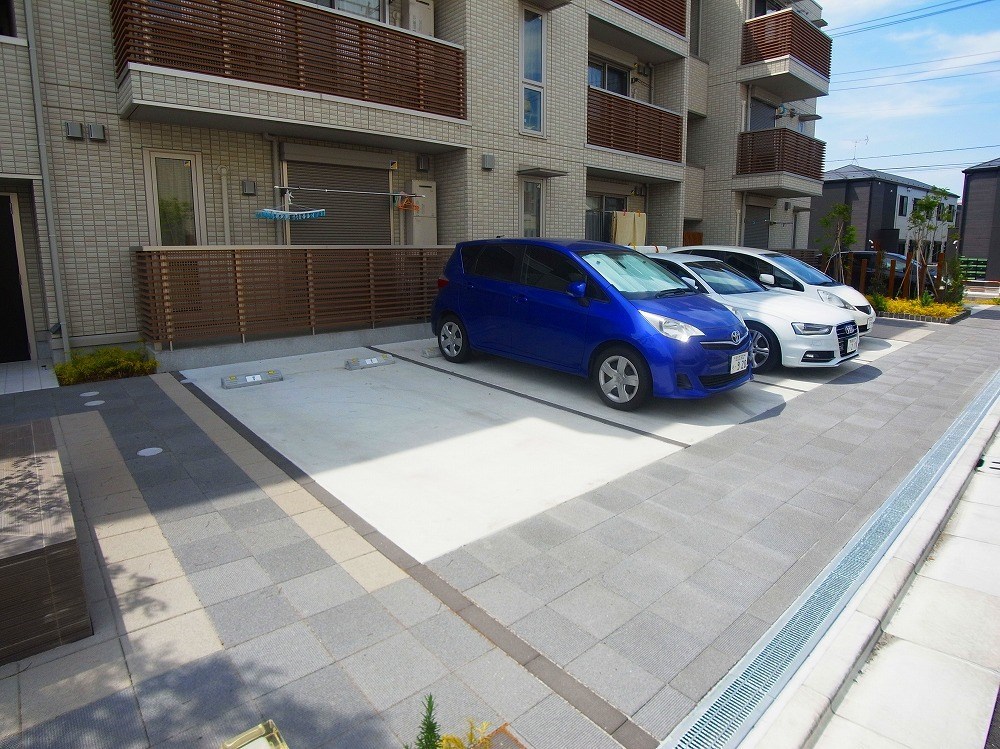 ファミユB 駐車場