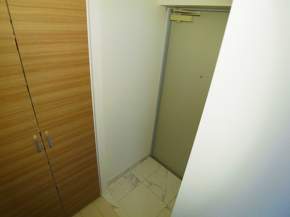 クレストタップ綾瀬 玄関