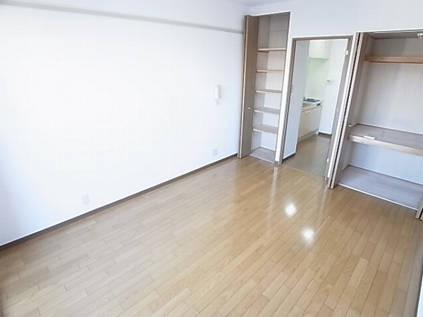 アウローラ リビング