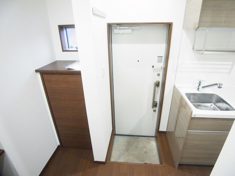 ドミール西初石A棟  玄関