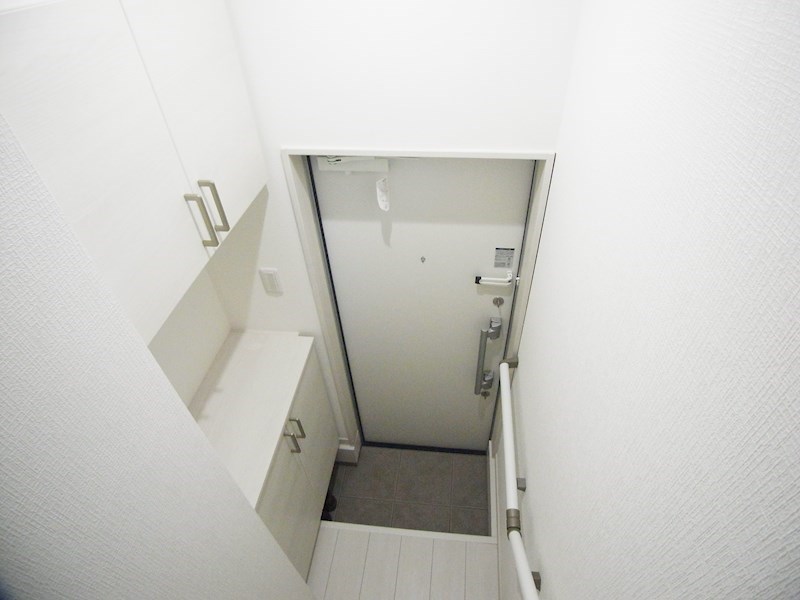 ドミール西初石B棟  玄関