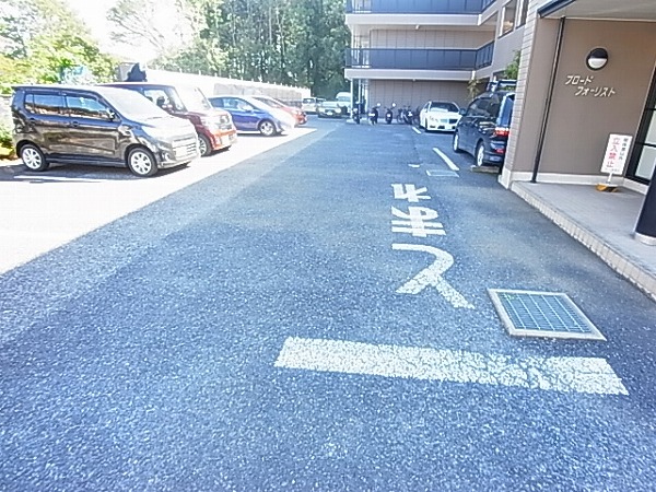 ブロードフォーリスト 駐車場