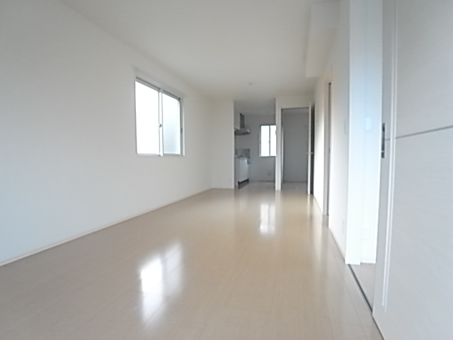 ジュネス リビング