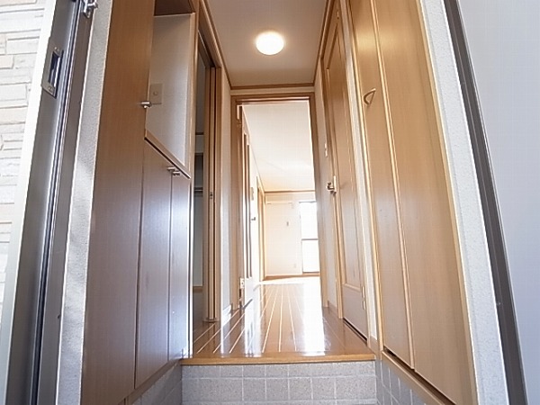 サン・モールⅡ 玄関