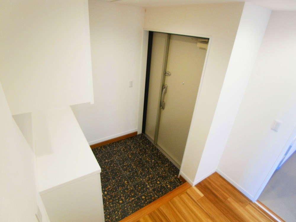 サンリット六町2 玄関