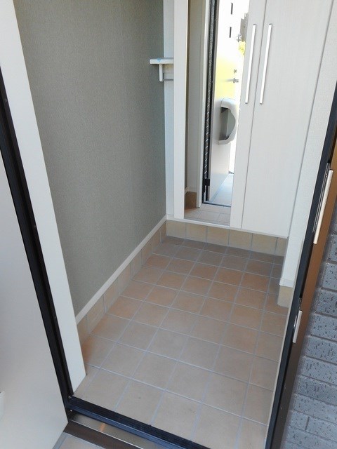 ファインアヴェニューサイドB 玄関