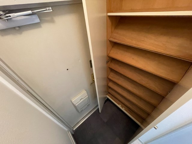 ビレッジくぬぎやま　C棟  玄関