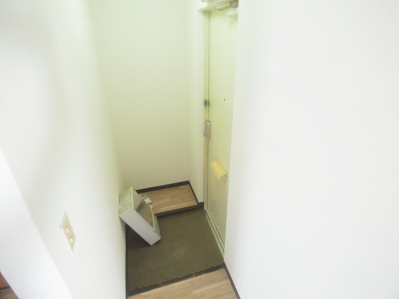 ウインズウメサト A 玄関