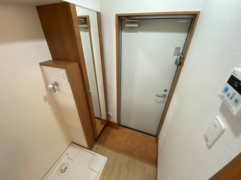 カスカーダ.  玄関