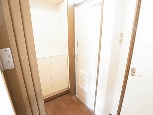 サンＶパーク６ 玄関