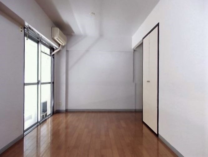 ももやビル ベッドルーム