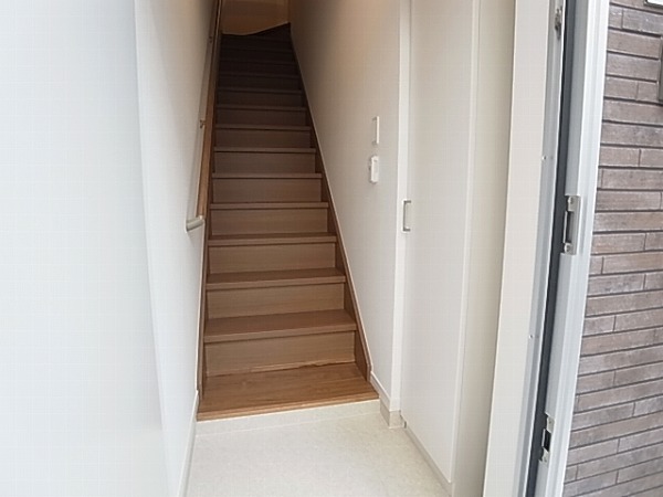 リブリ・BRABUS 玄関