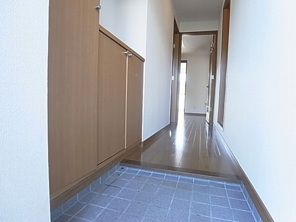 クレストＭ弐番館 玄関