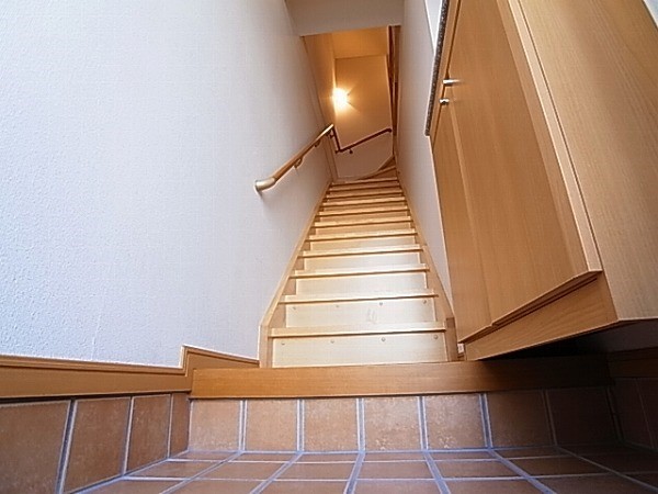 ロックガーデン森B 玄関