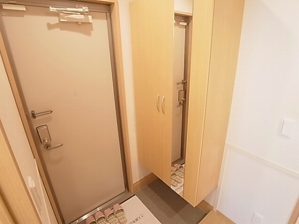 オ・ソレイユABIKO 玄関