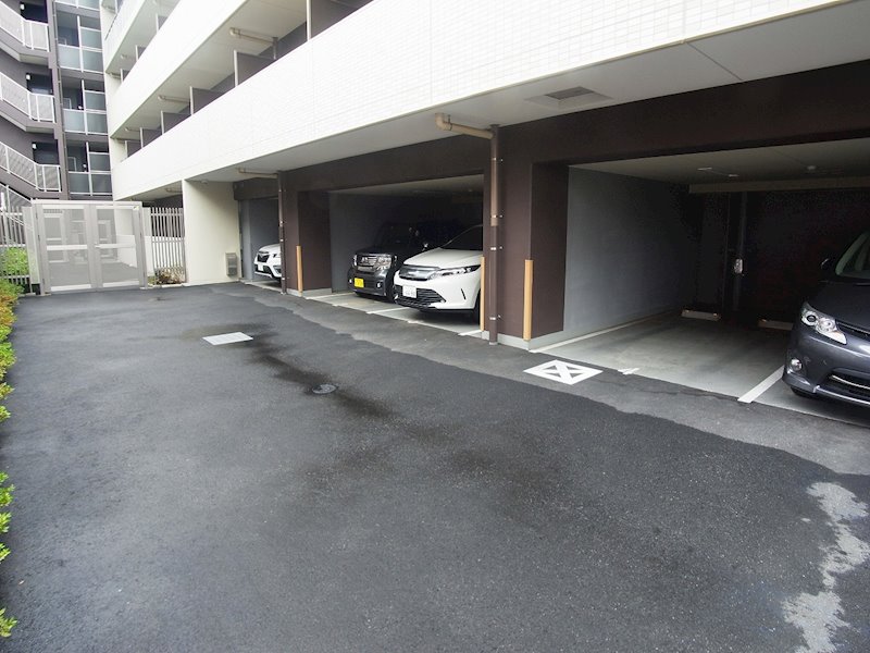 パレステージ西新井みどり公園 駐車場
