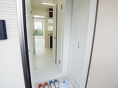 インフォリア・アクシス 玄関