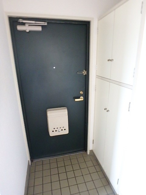 ロイヤルエモンド松戸 玄関