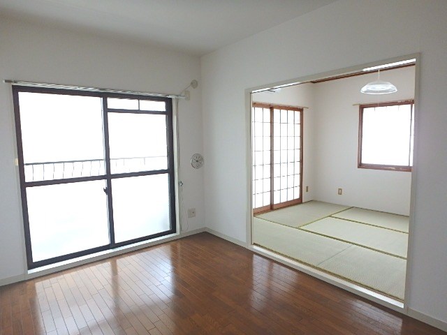 ロイヤルエモンド松戸 リビング