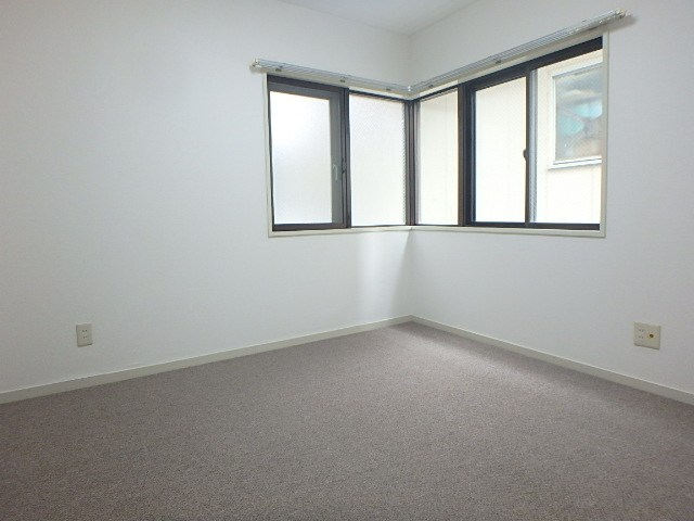 ロイヤルエモンド松戸 ベッドルーム