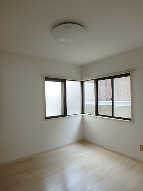 ロイヤルエモンド松戸 ベッドルーム