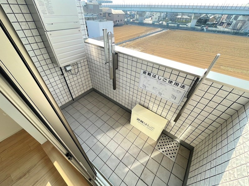 Franklin Ave. ベランダ