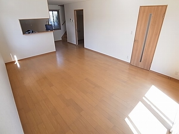 上本郷戸建貸家    リビング