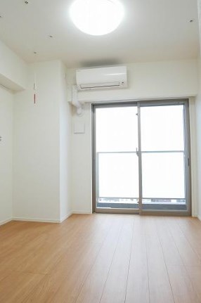 ラフィスタ大師前３ リビング