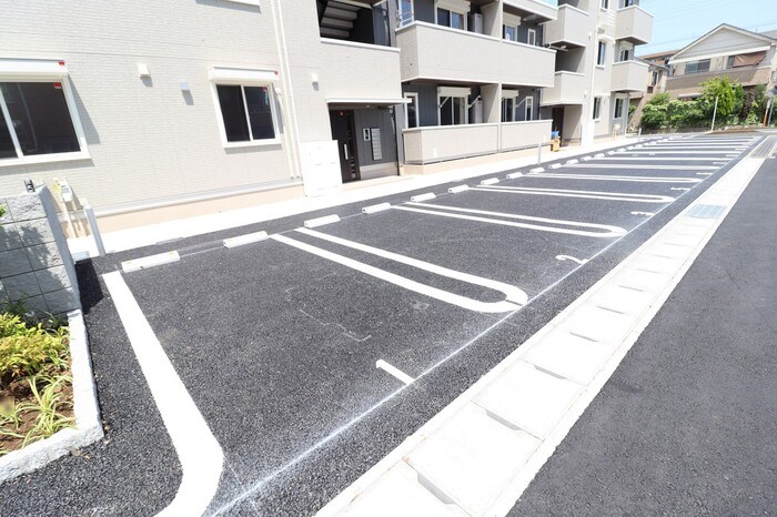 クロノス 駐車場