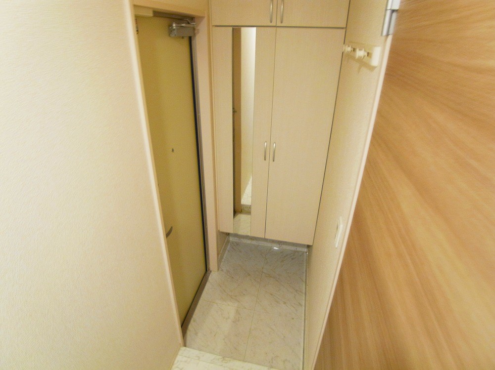 ファミユB 玄関