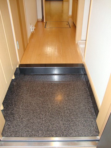 イコール・アルパイン 玄関