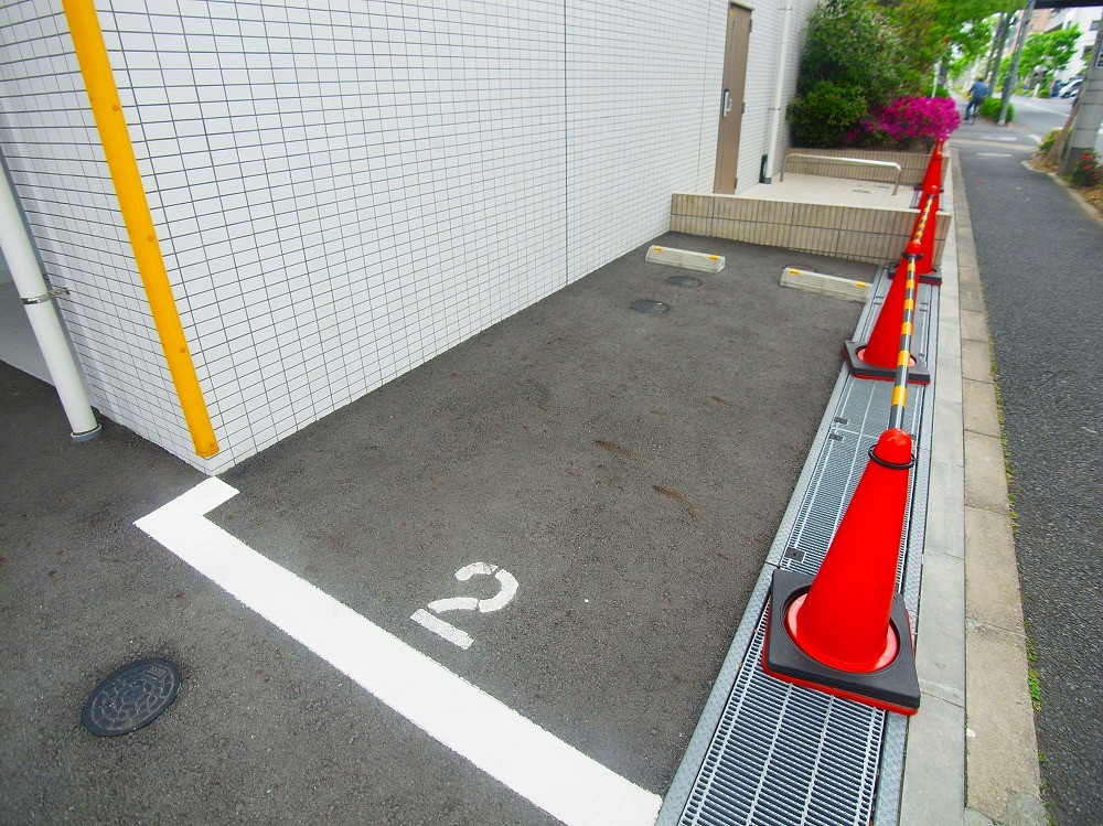 ライジングプレイス綾瀬三番館 駐車場