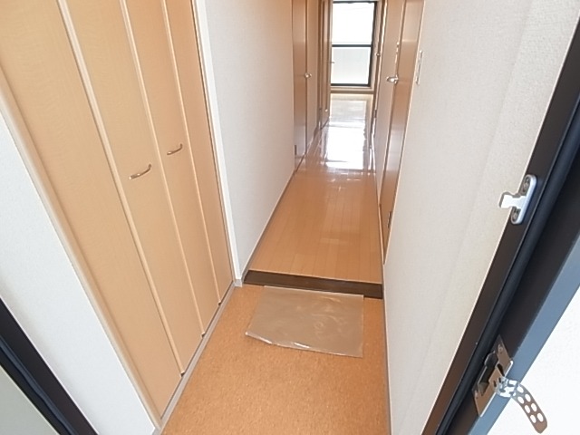 ロイヤルガーデン 玄関