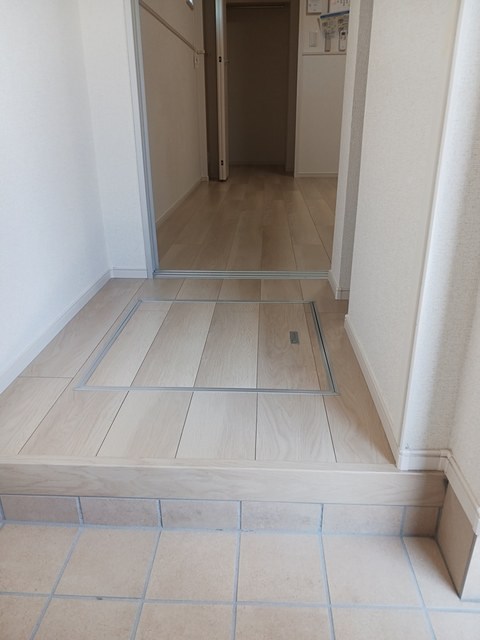 ウエストヒルA 玄関