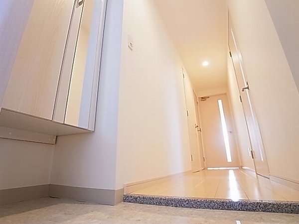 トレランス 玄関