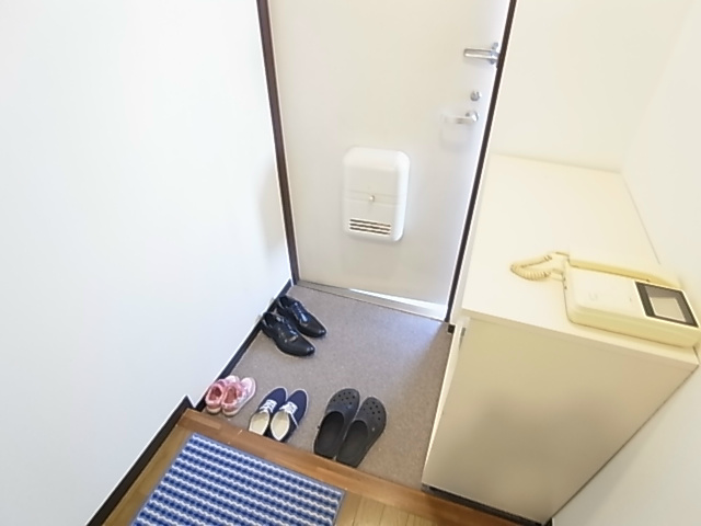 メゾンサンリバー 玄関