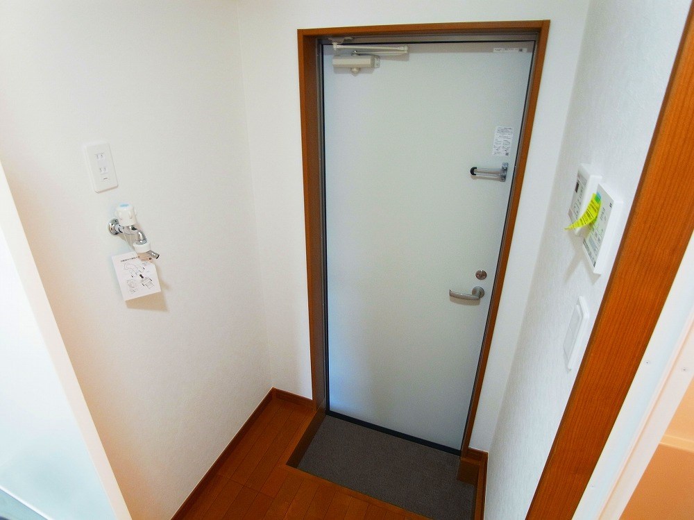 マーレ梅島 玄関