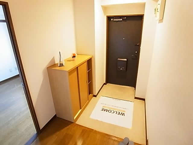 パインツリーコート 玄関