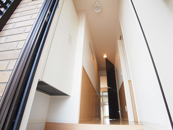 ビューフォレストC 玄関