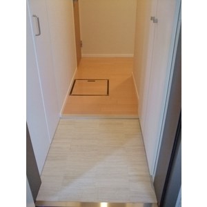 ヴィラ　ロイヤル 玄関