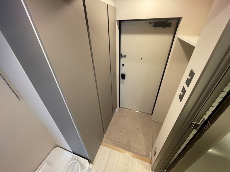 ART APARTMENT IN Ootaka-no-Mori 玄関