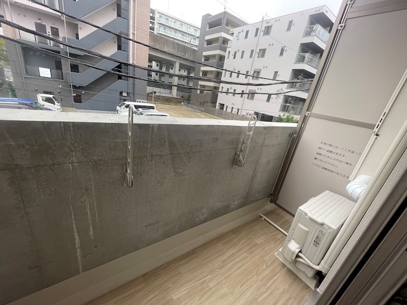 ART APARTMENT IN Ootaka-no-Mori ベランダ