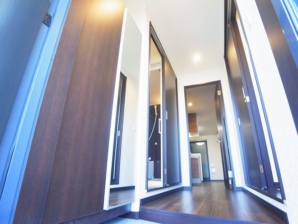 ロチュス・ルカルデ 玄関