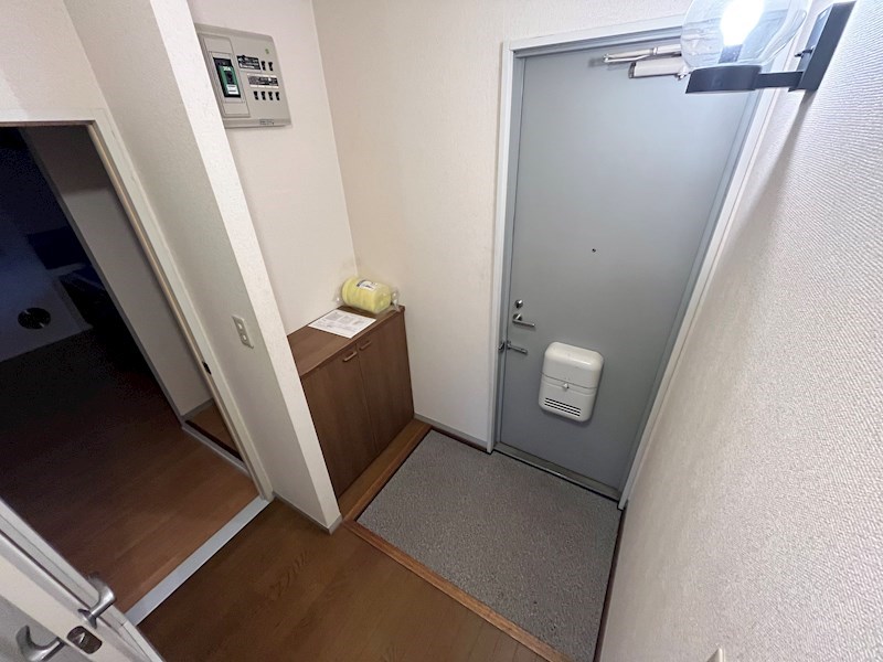 アメニティー８ 玄関