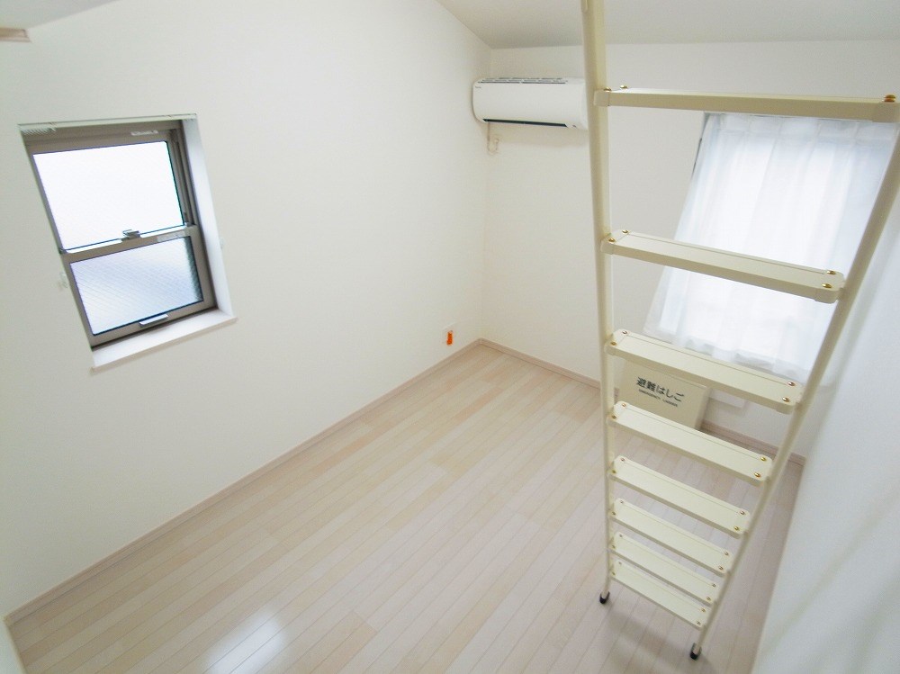 リブ六町 ベッドルーム